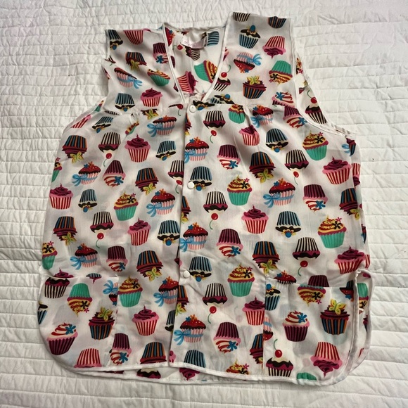 Butterfly brand cupcake print smock apron with pocket - Picture 1 of 4